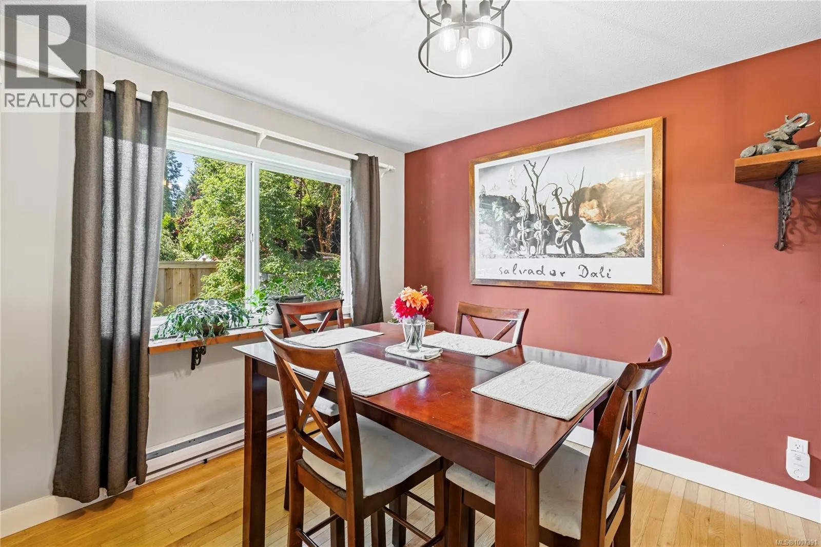 626 Tyee Cres
