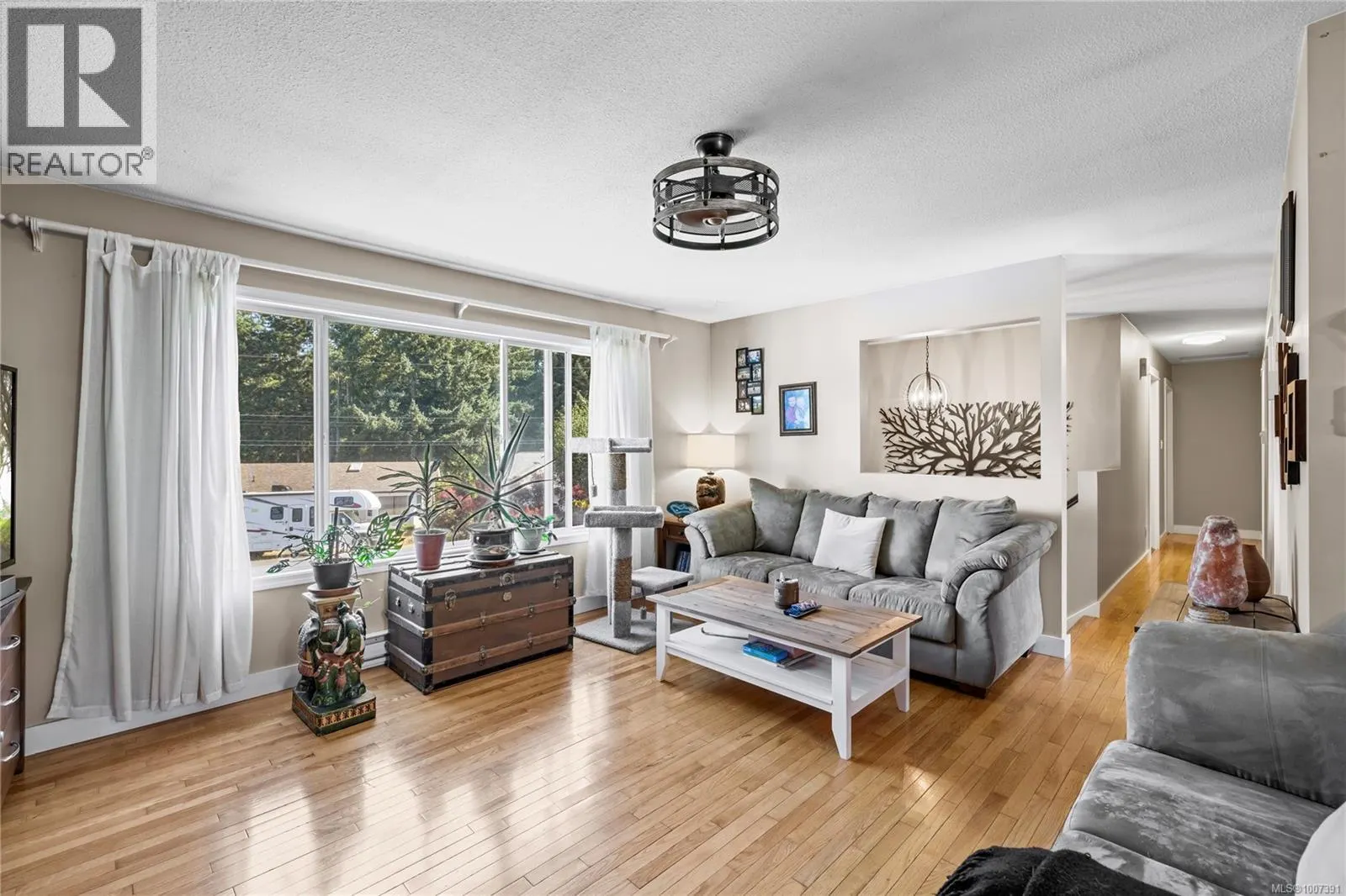 626 Tyee Cres