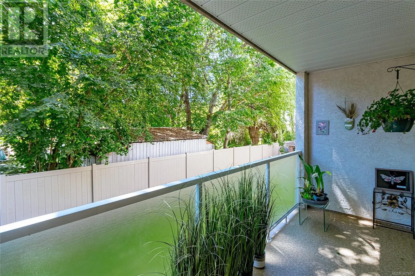 202 254 First St