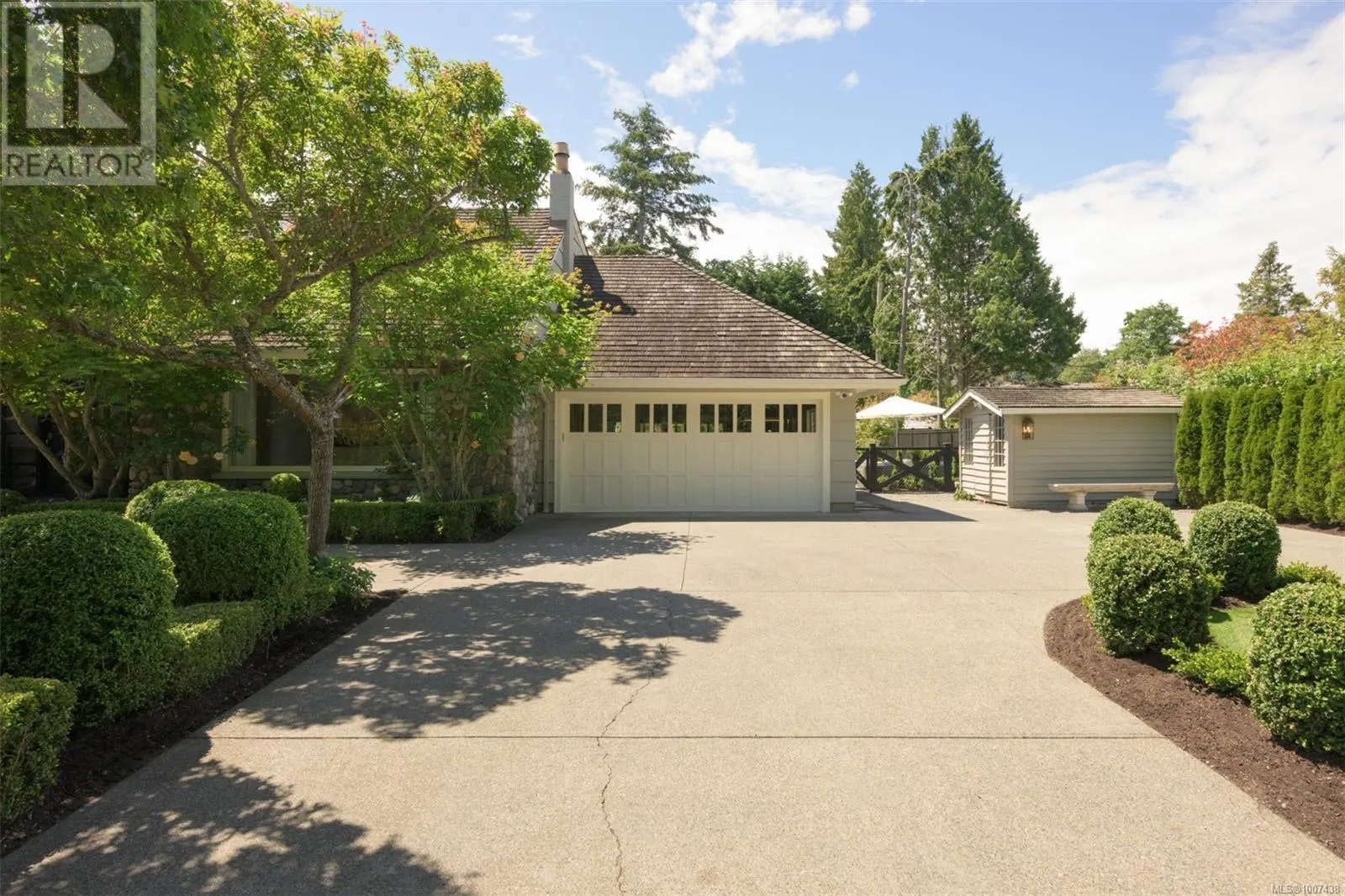 3270 Beach Dr