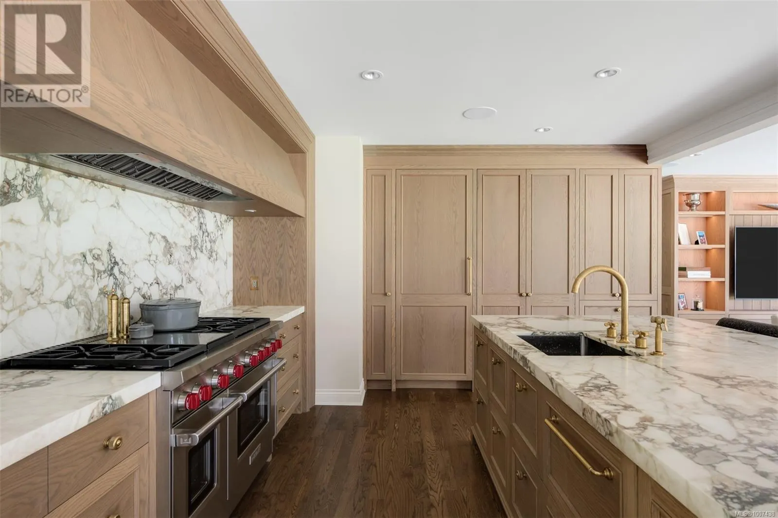 3270 Beach Dr