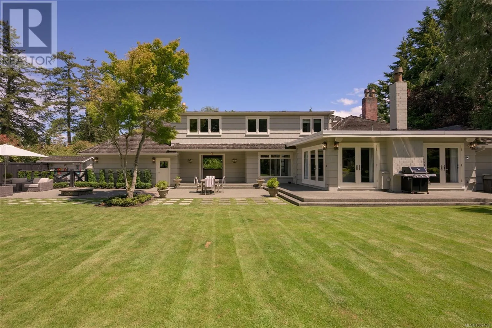3270 Beach Dr