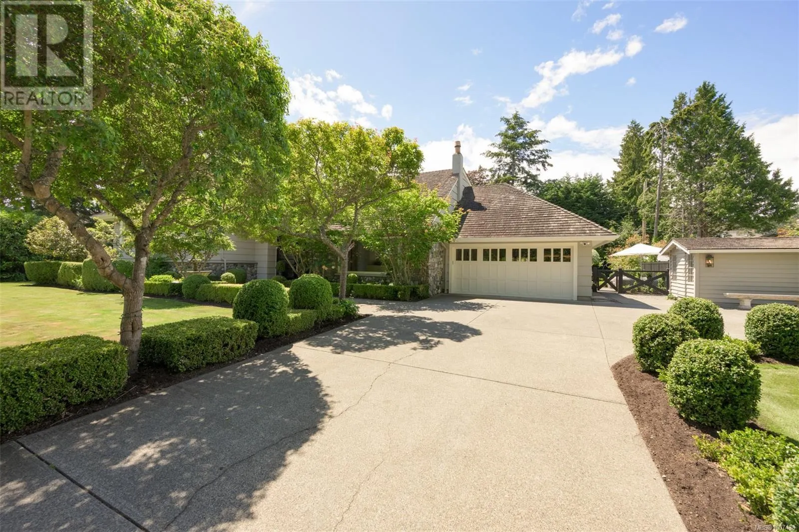 3270 Beach Dr