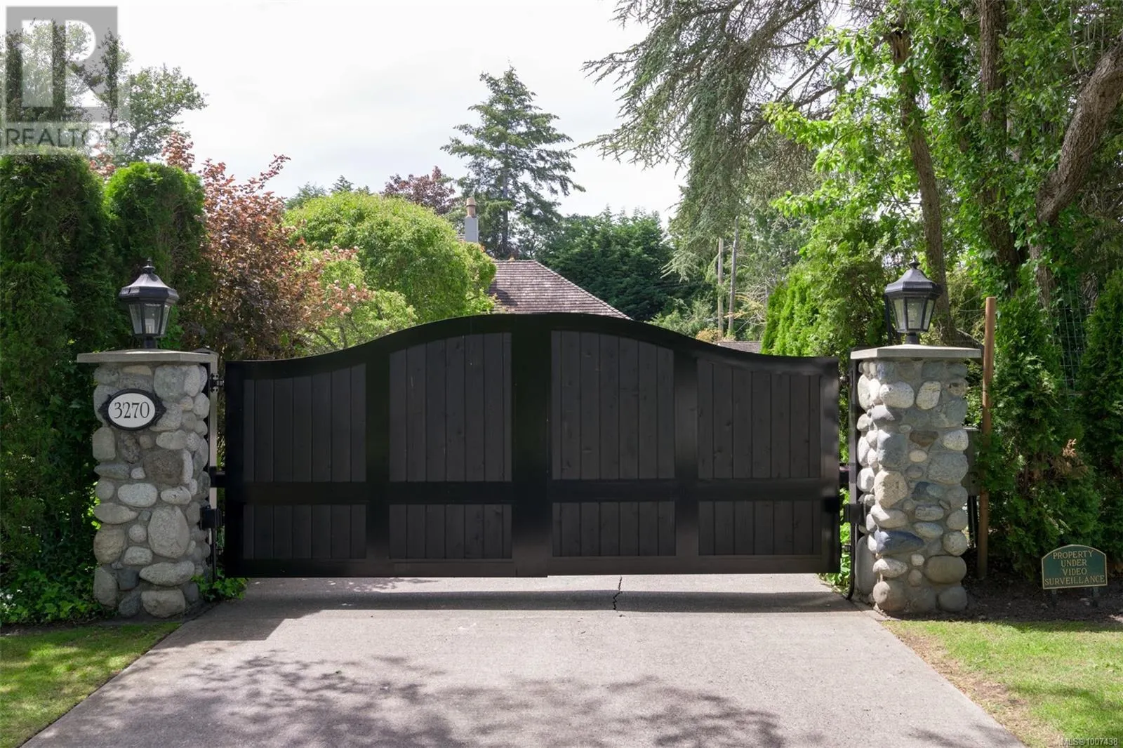 3270 Beach Dr