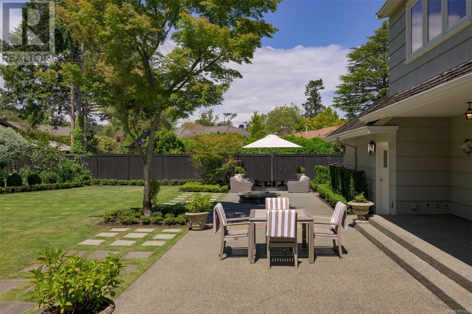 3270 Beach Dr