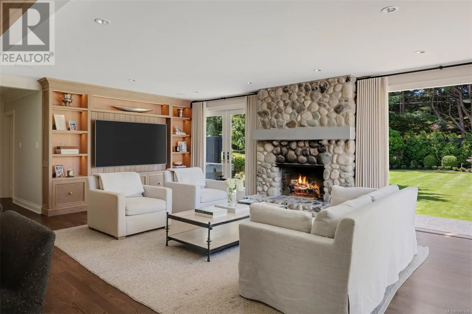 3270 Beach Dr