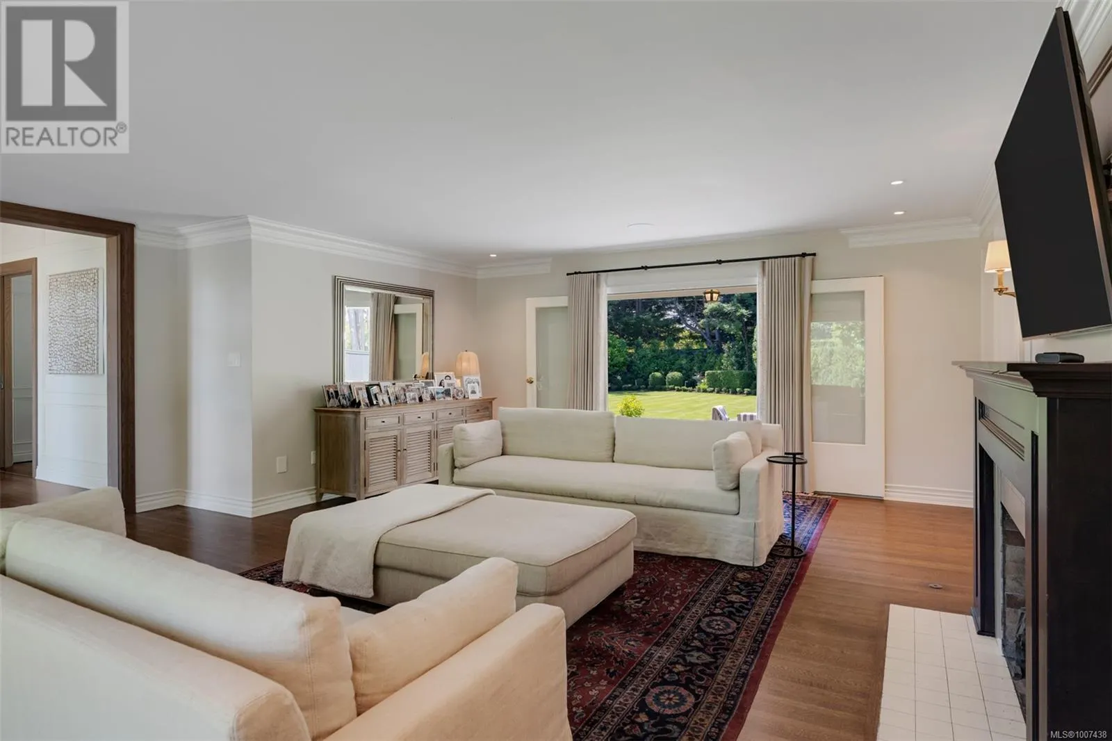 3270 Beach Dr