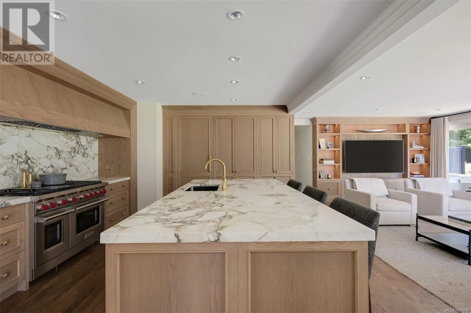 3270 Beach Dr