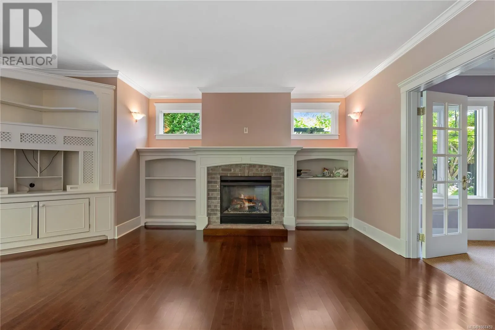 2 906 Pemberton Rd