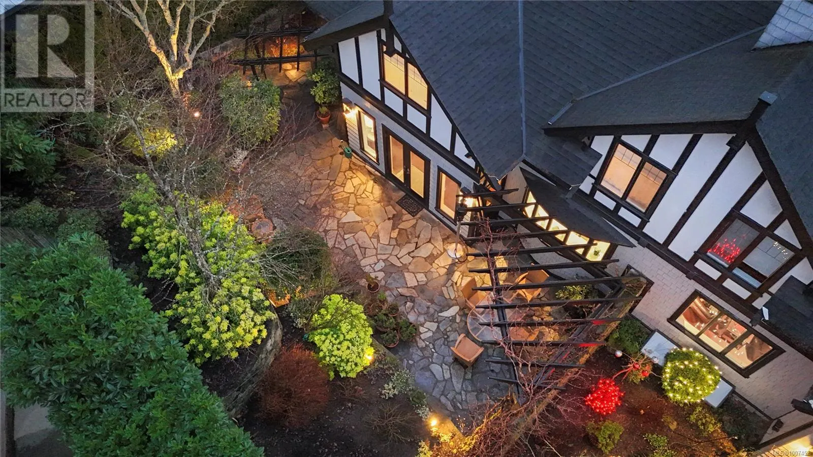 2 906 Pemberton Rd