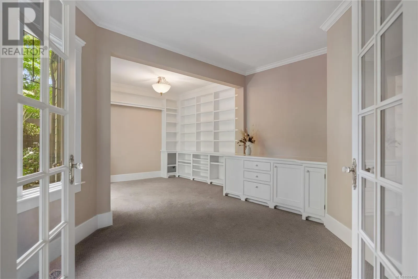 2 906 Pemberton Rd
