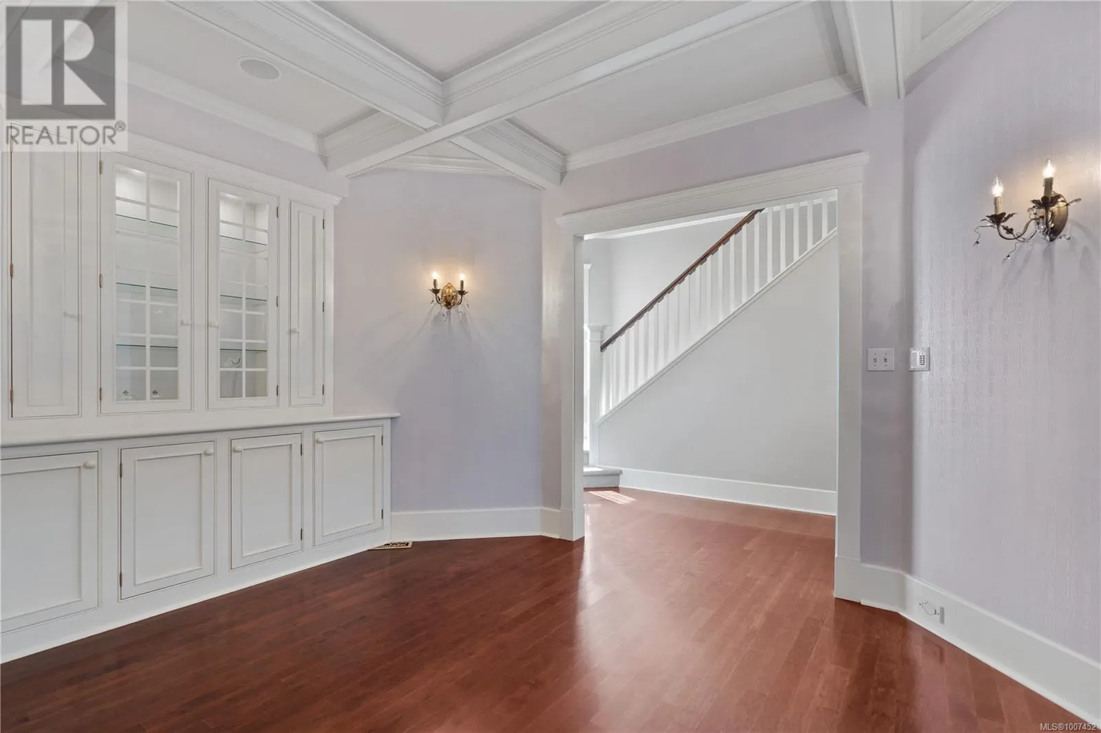 2 906 Pemberton Rd