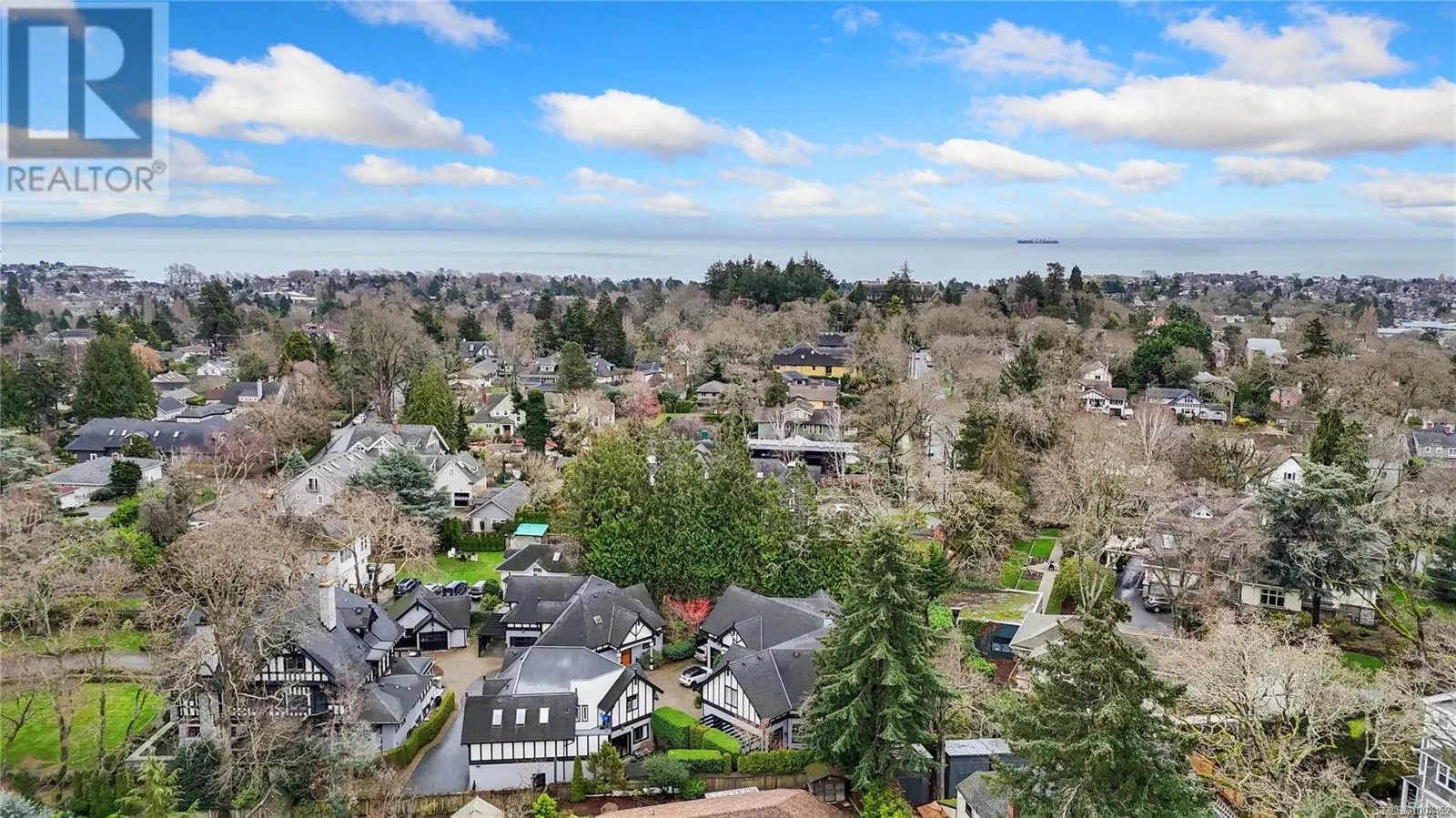 2 906 Pemberton Rd