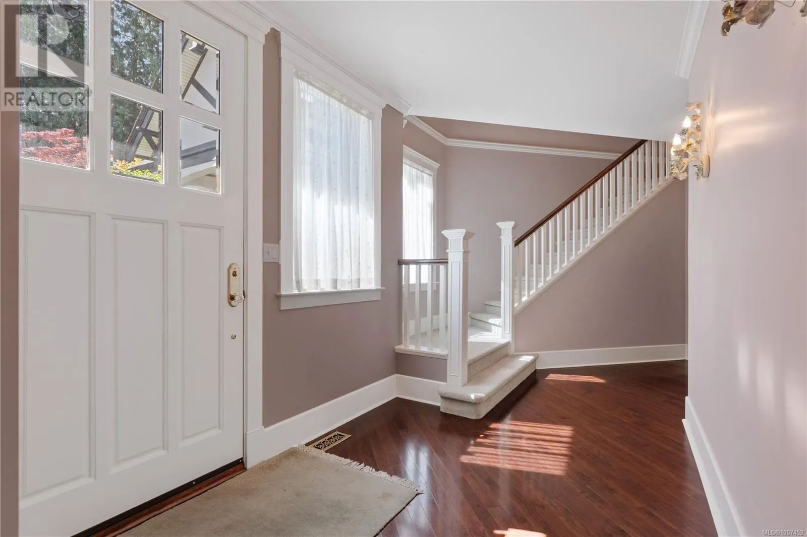 2 906 Pemberton Rd