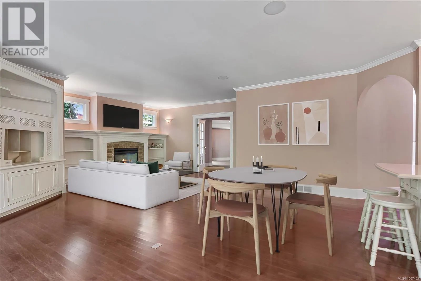 2 906 Pemberton Rd