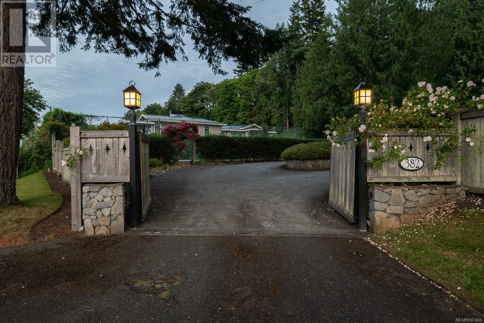 382 Judges Row