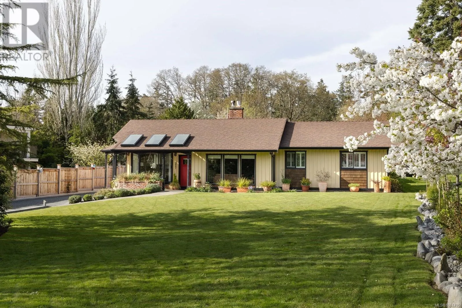 10807 Madrona Dr