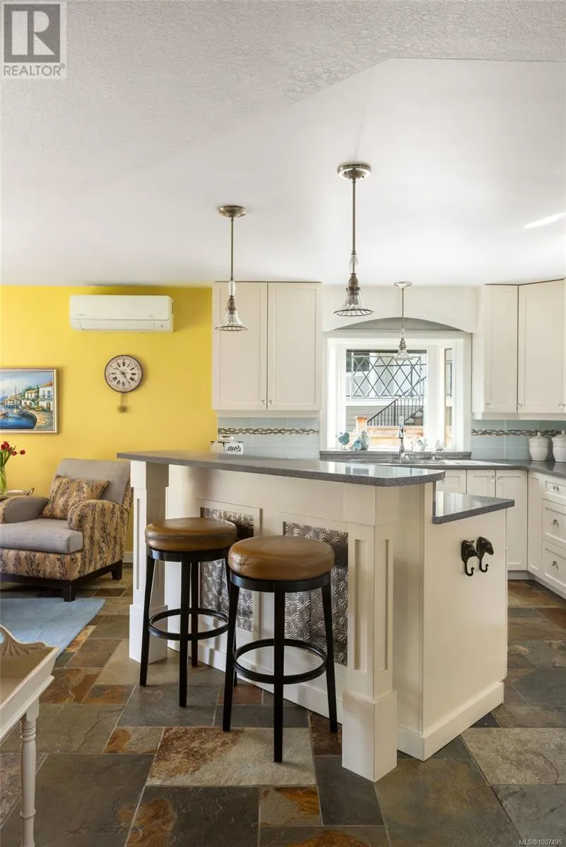 10807 Madrona Dr