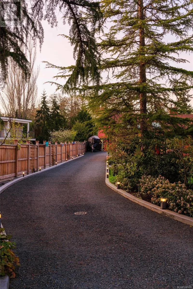 10807 Madrona Dr