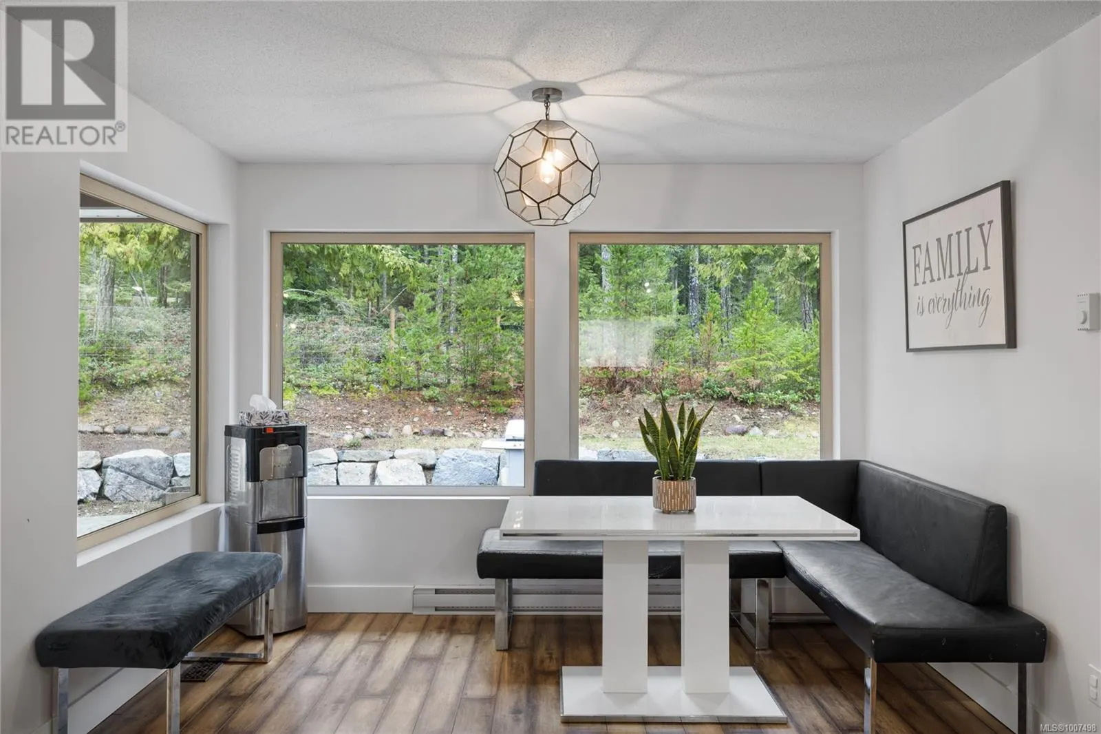 907 Hemsworth Rd