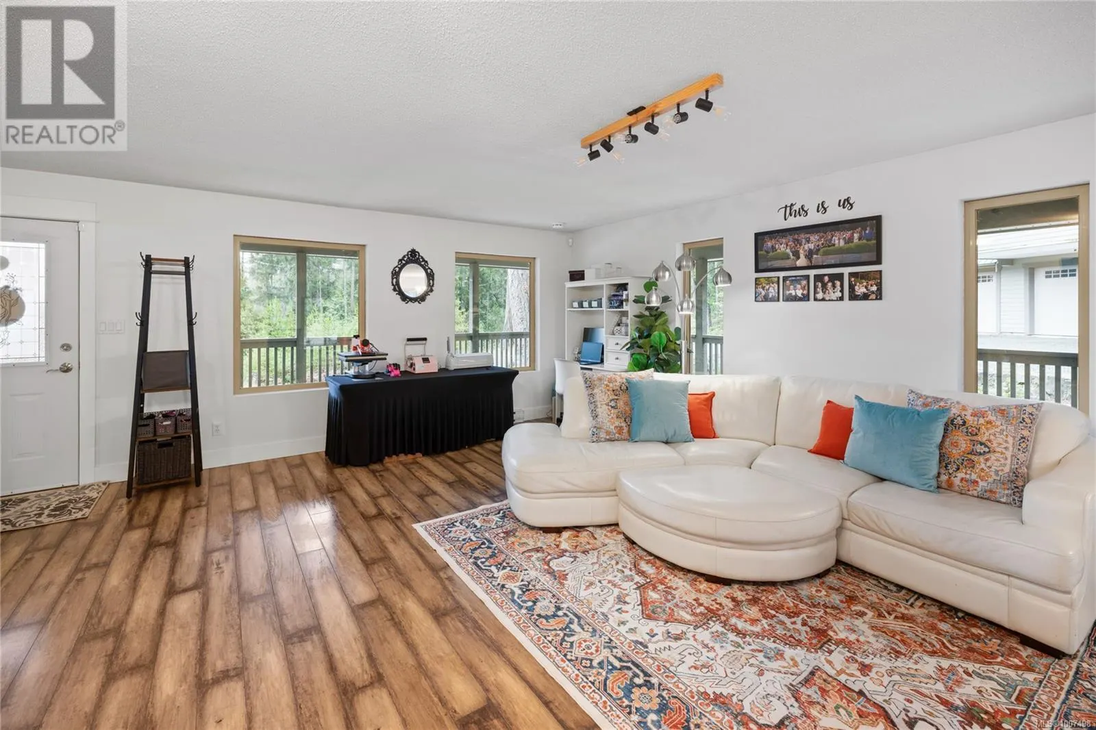 907 Hemsworth Rd