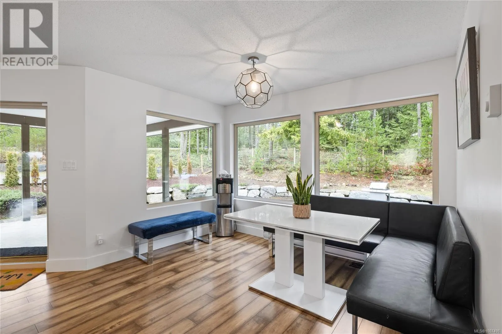 907 Hemsworth Rd