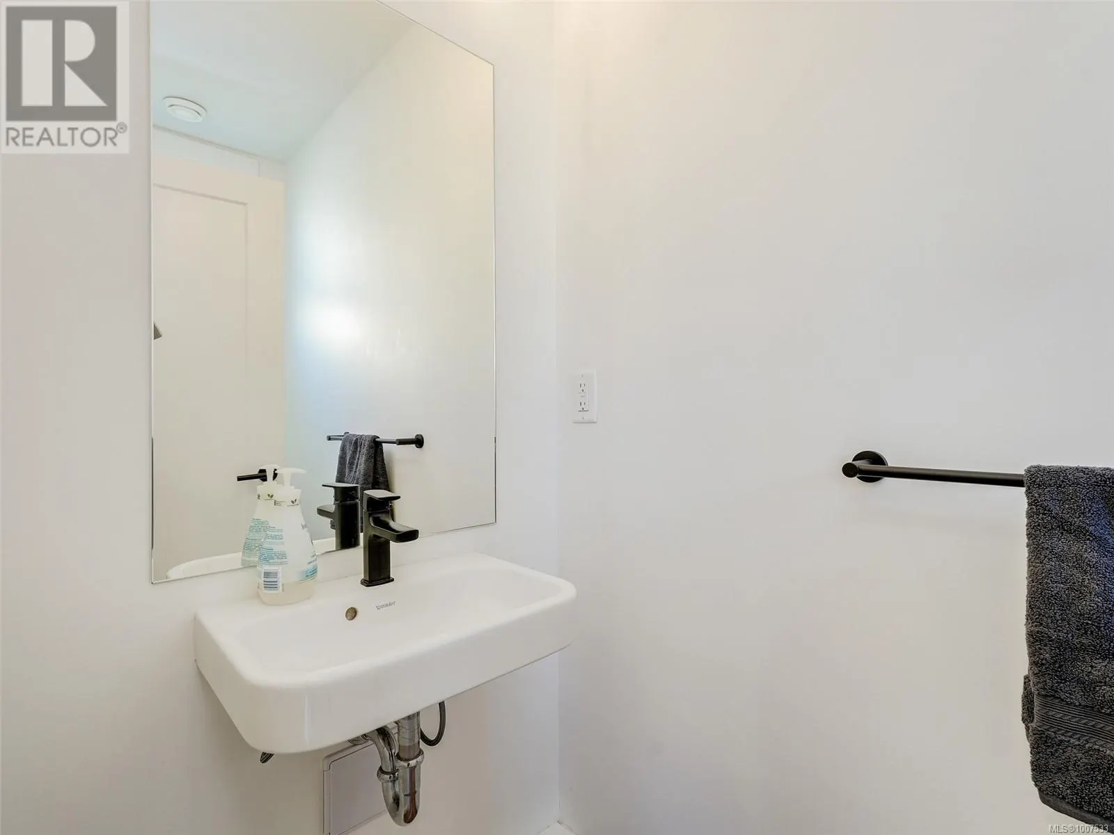 21 255 Caspian Dr