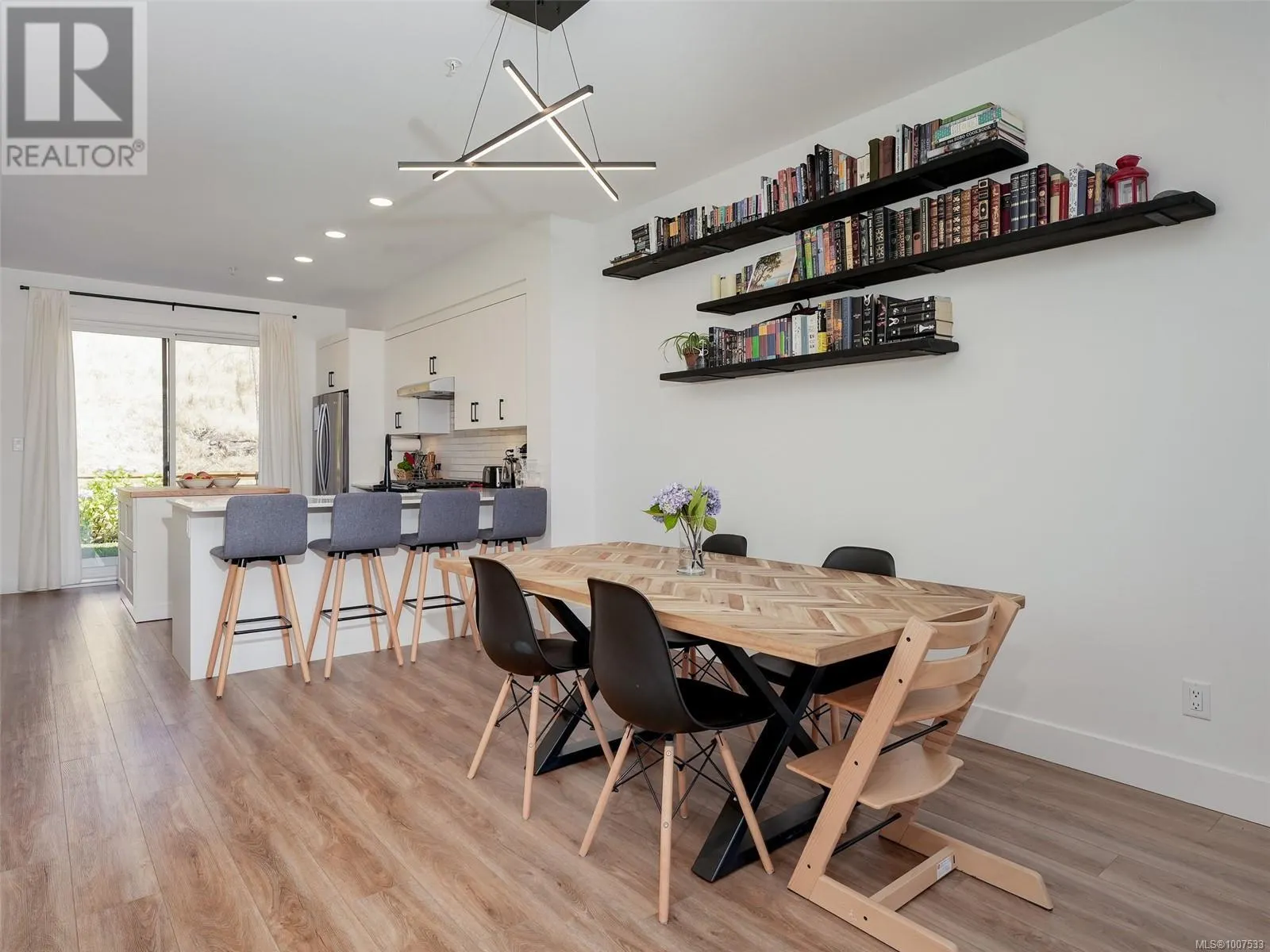21 255 Caspian Dr