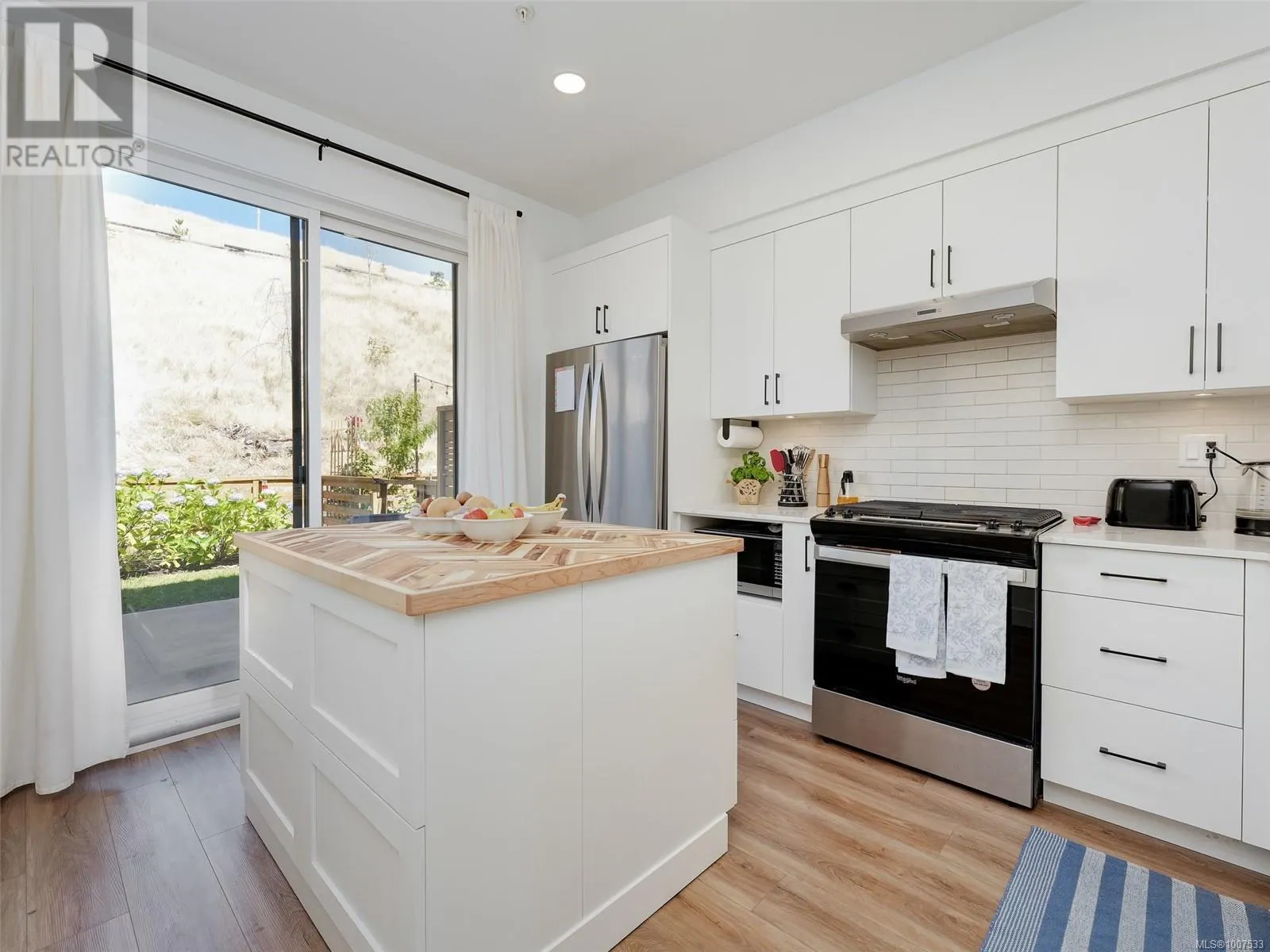 21 255 Caspian Dr