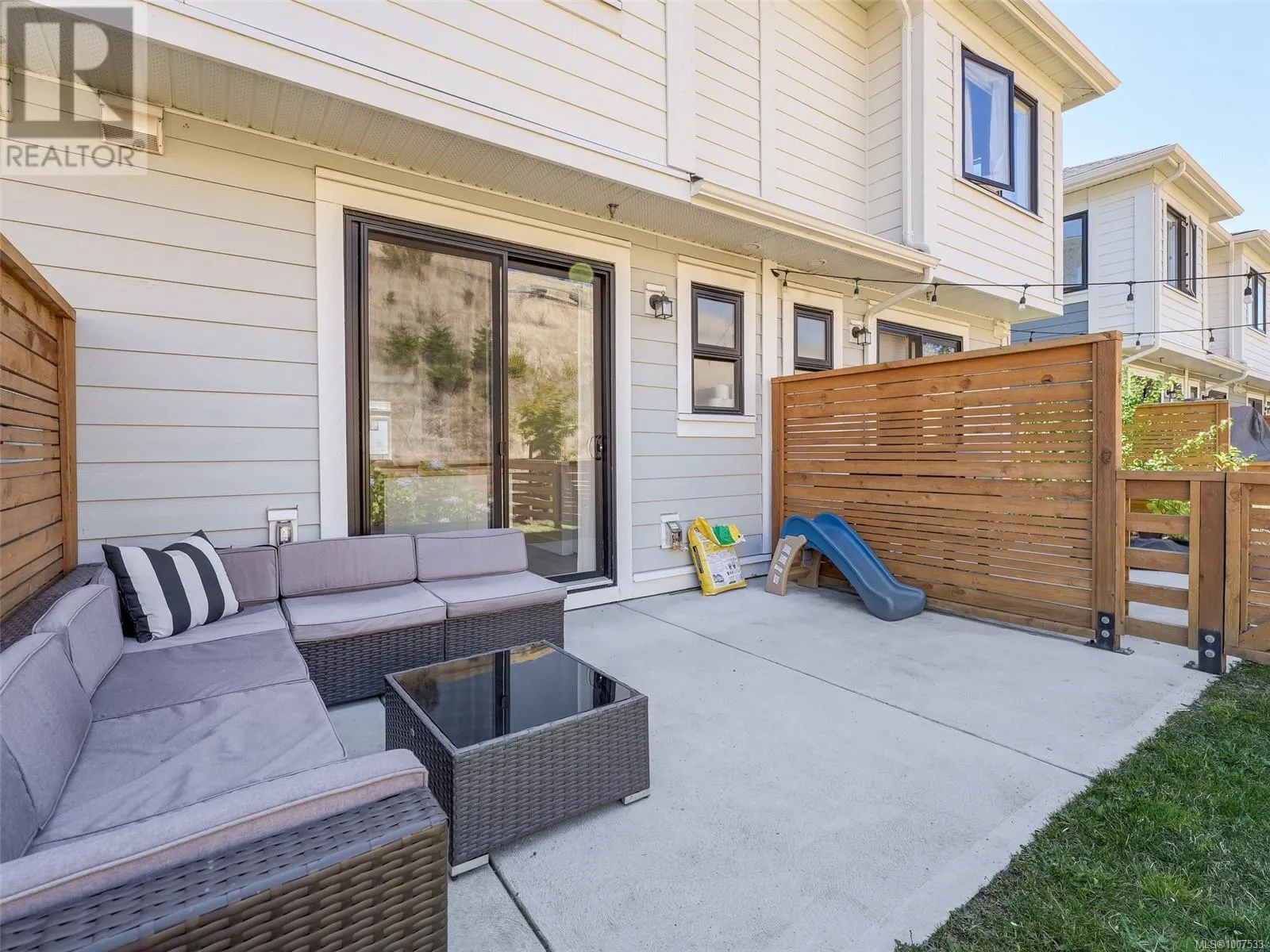 21 255 Caspian Dr