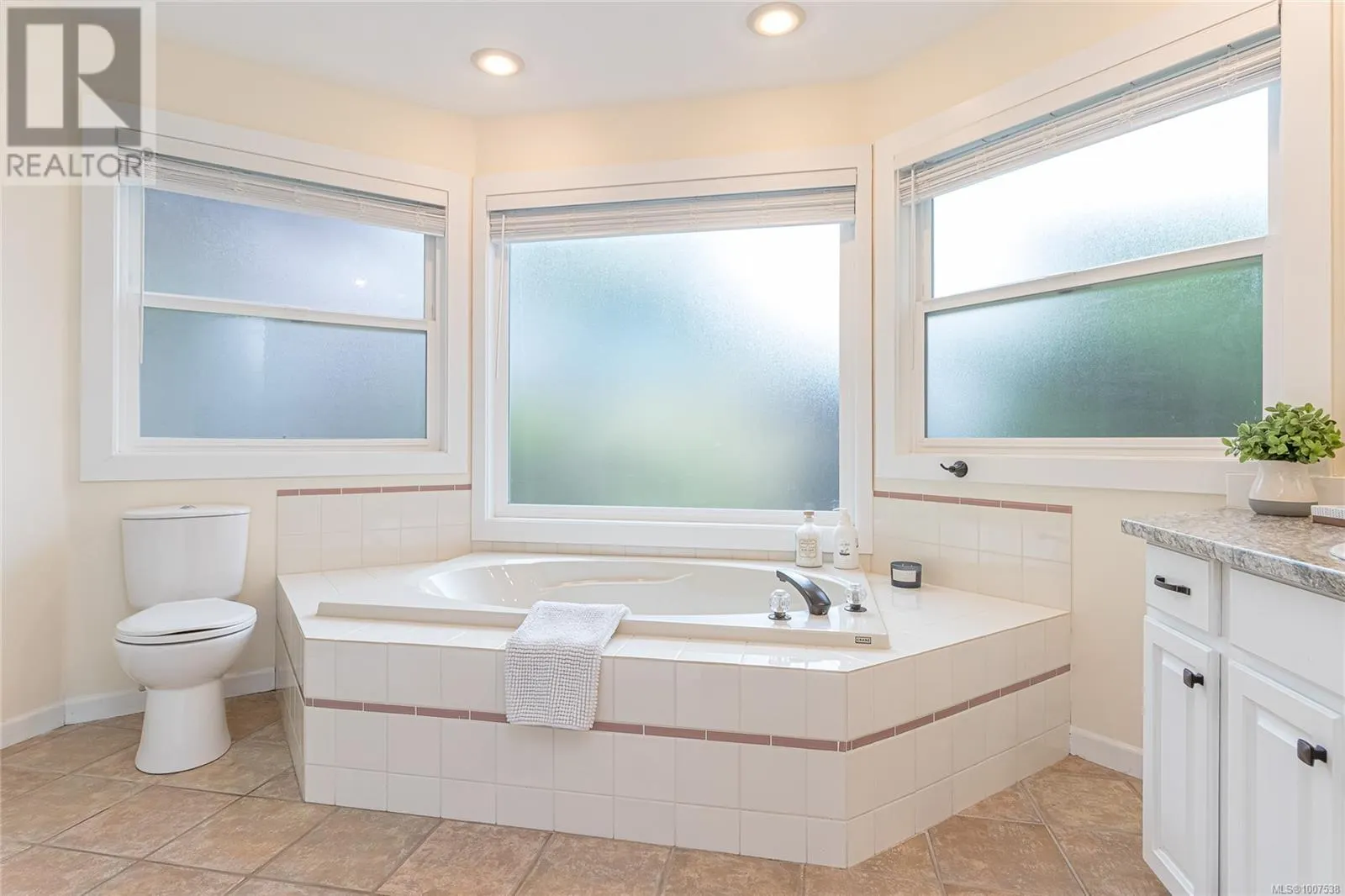600 Nassau Cres