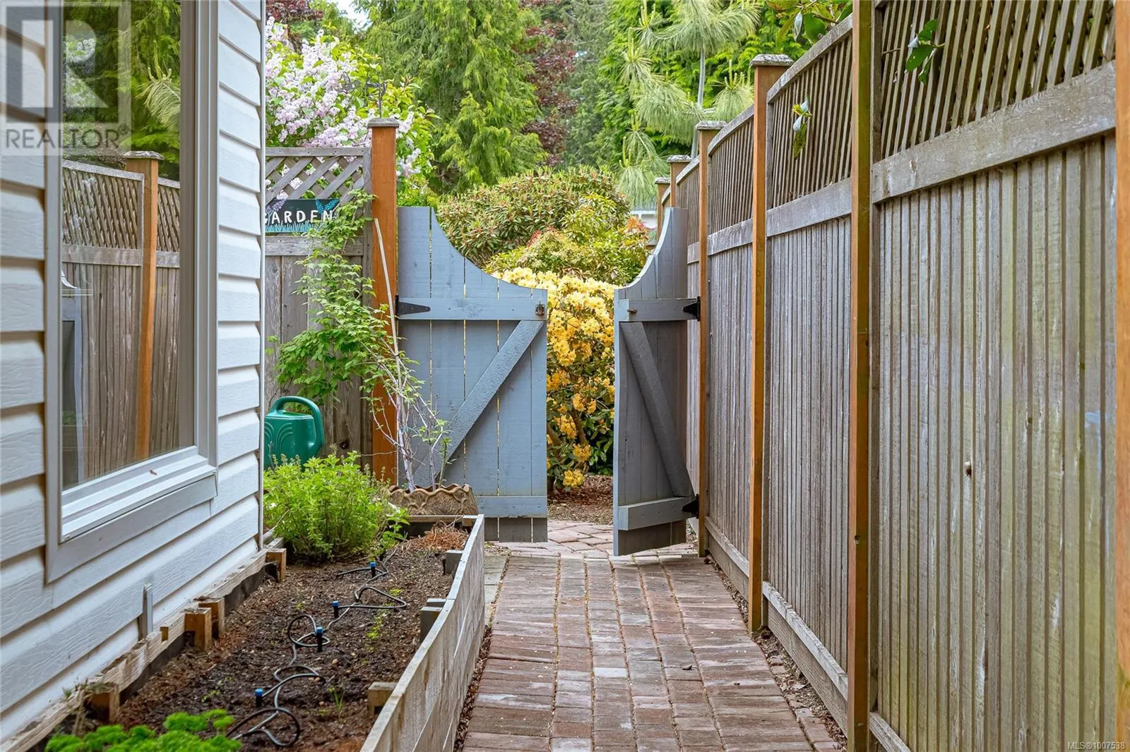 600 Nassau Cres