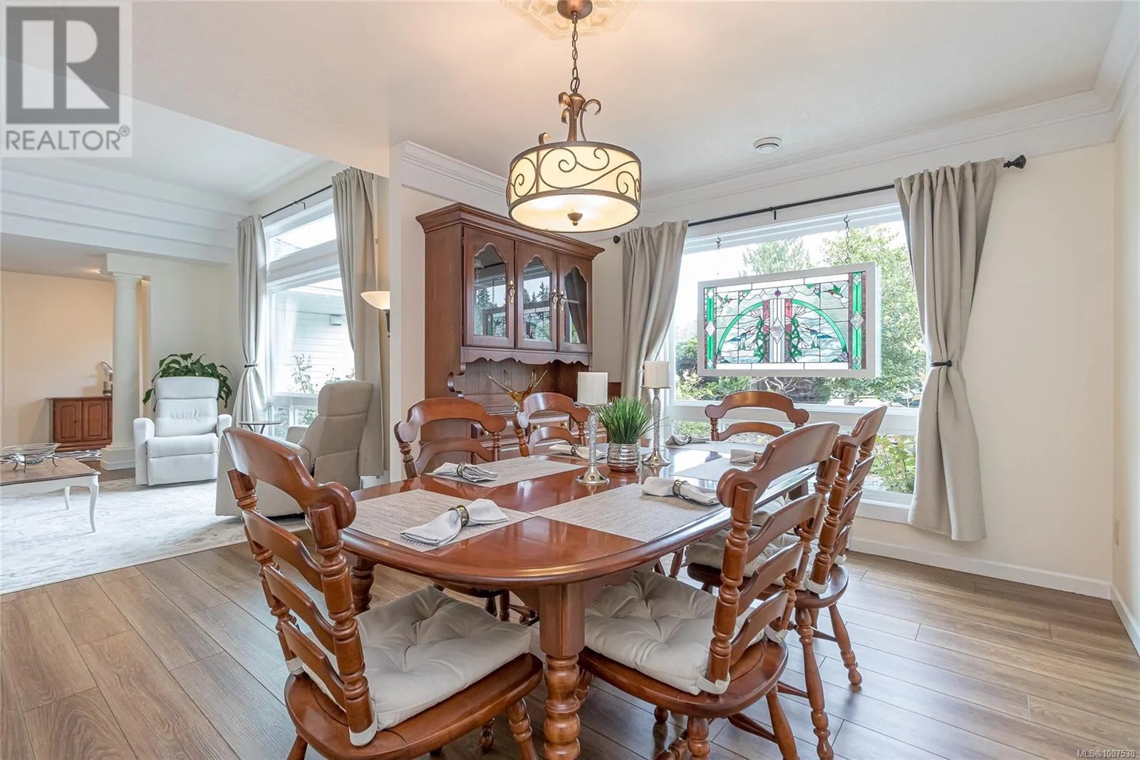 600 Nassau Cres