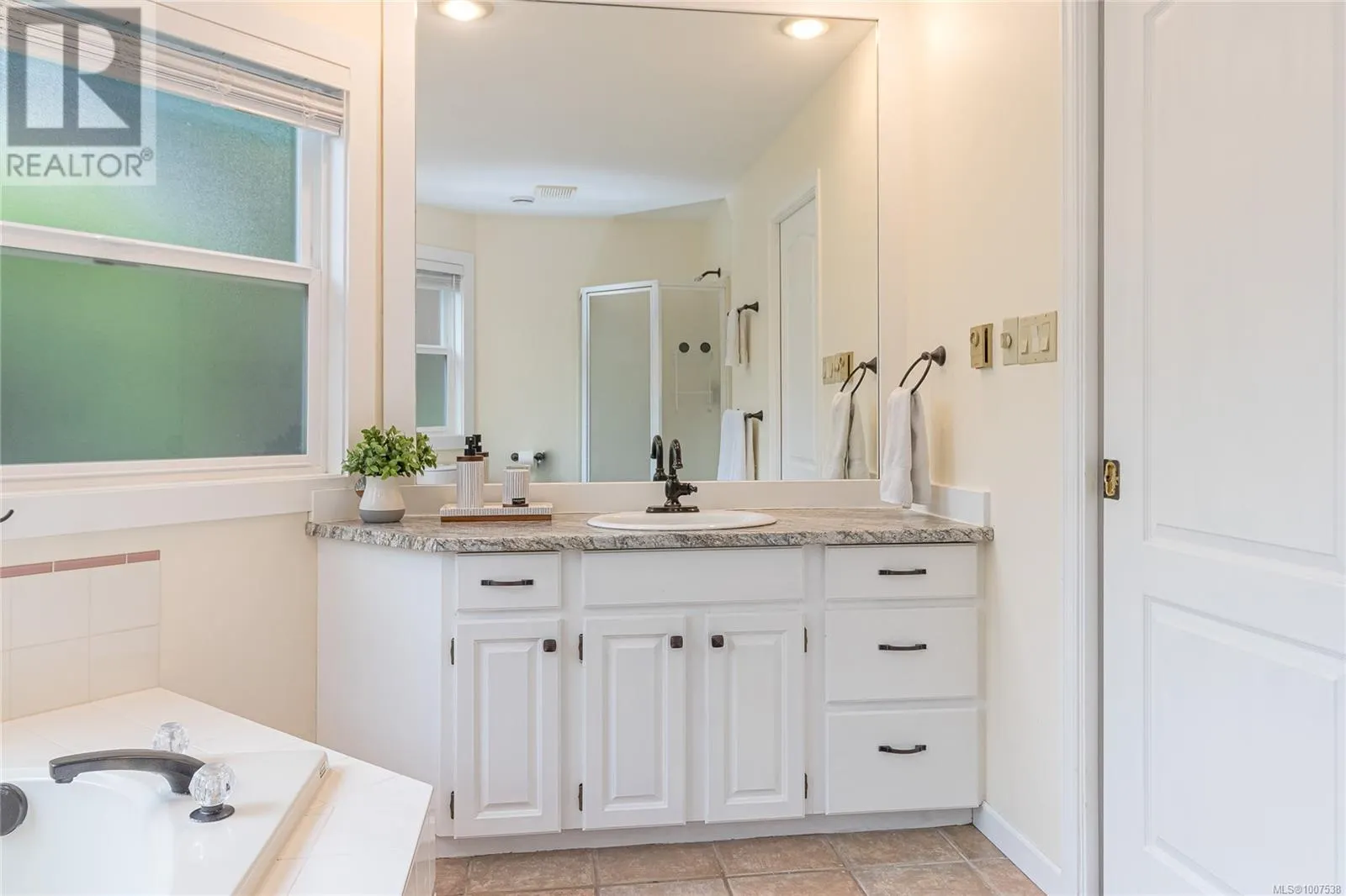 600 Nassau Cres