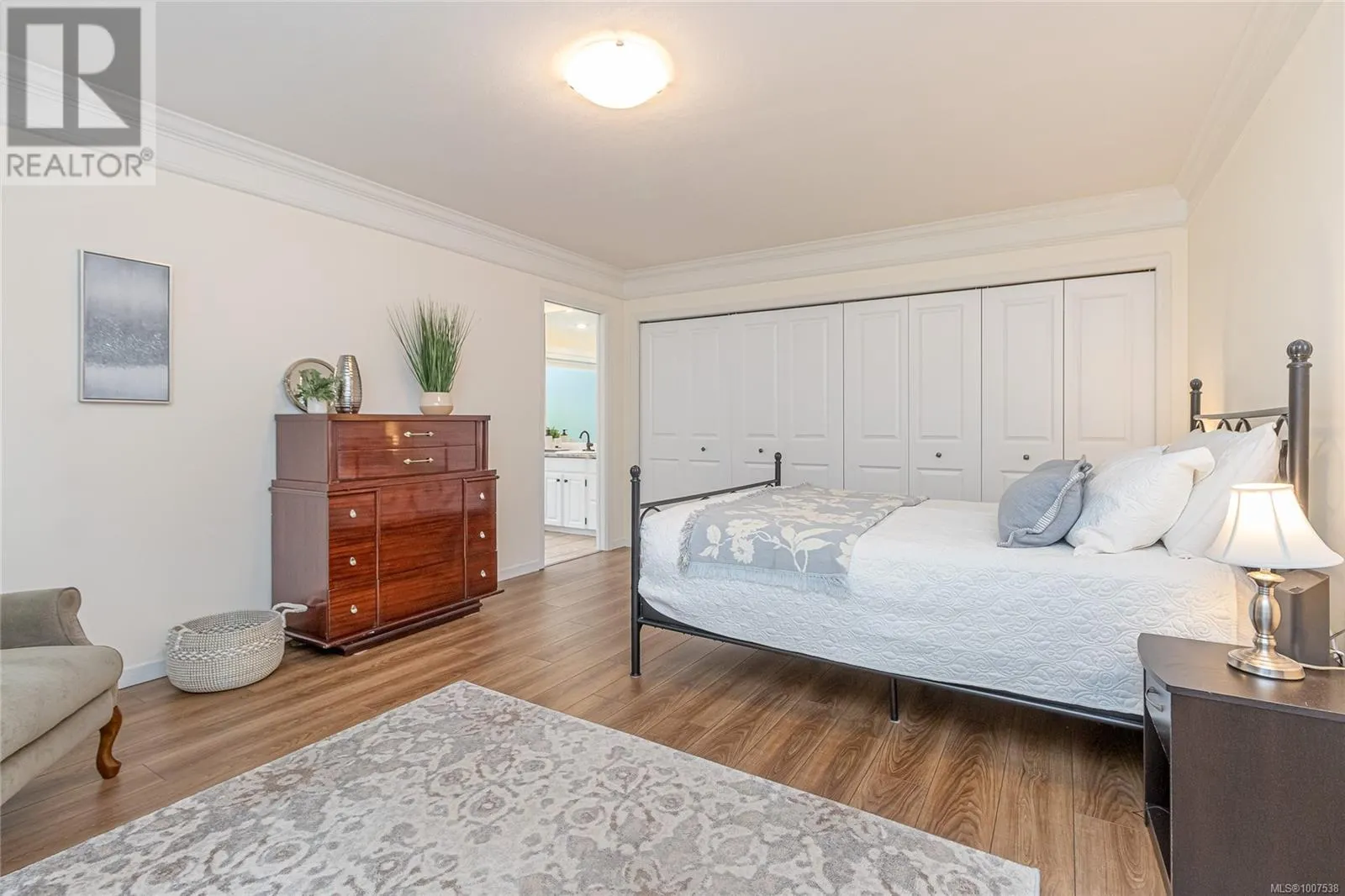 600 Nassau Cres
