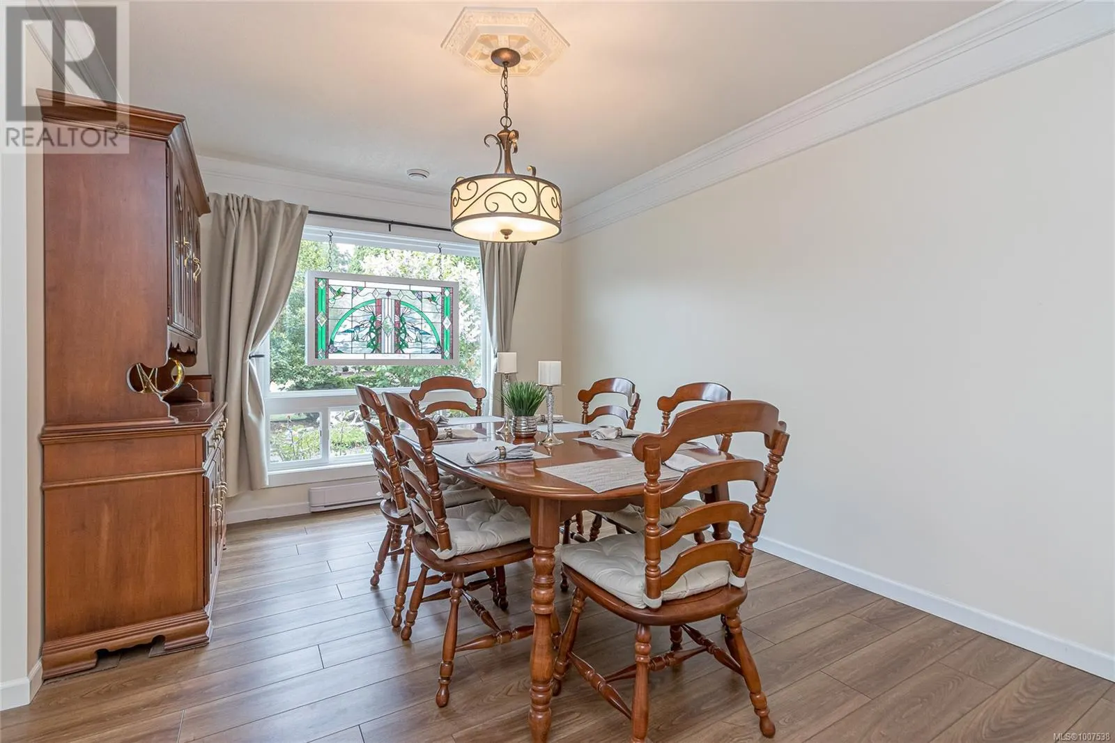600 Nassau Cres