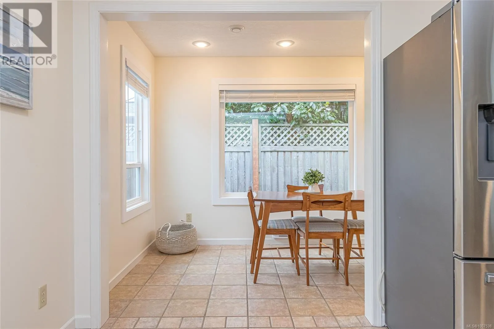 600 Nassau Cres