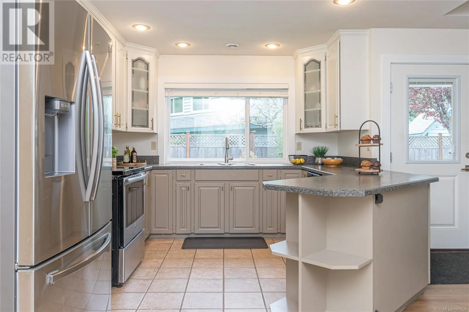 600 Nassau Cres