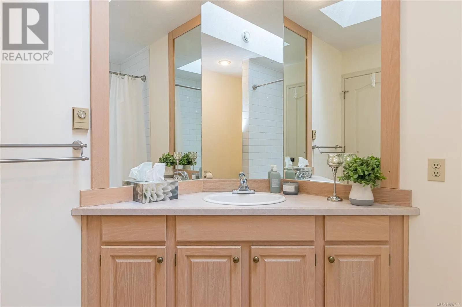 600 Nassau Cres