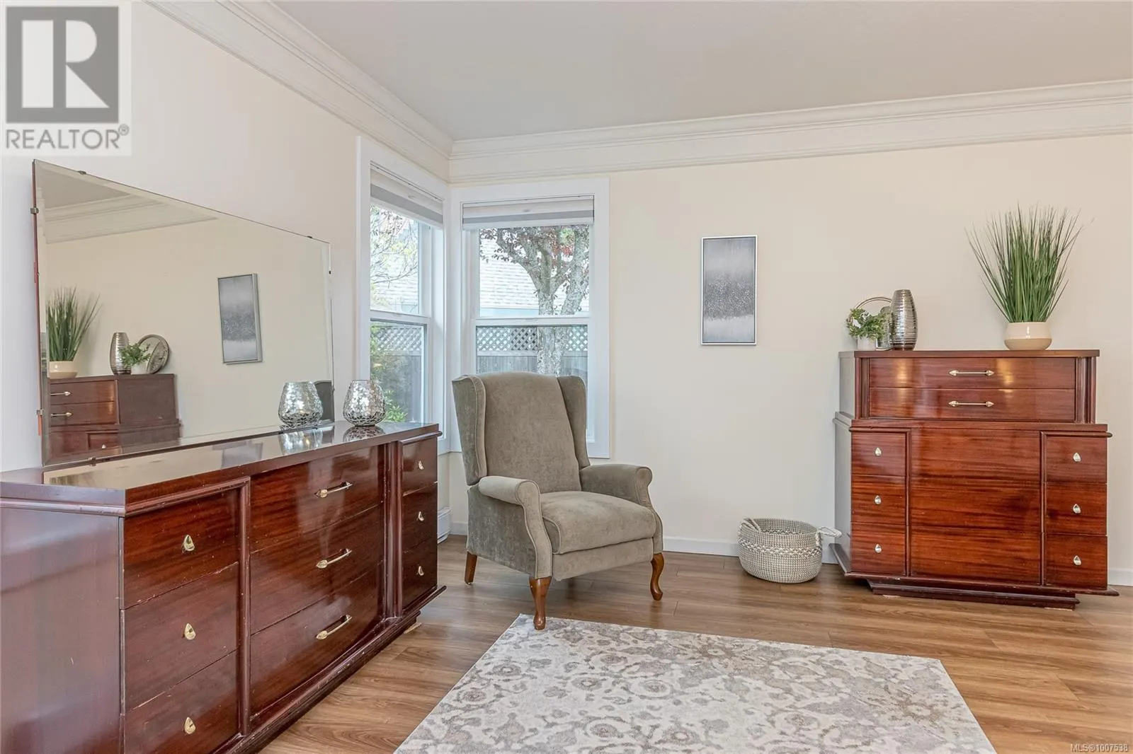 600 Nassau Cres