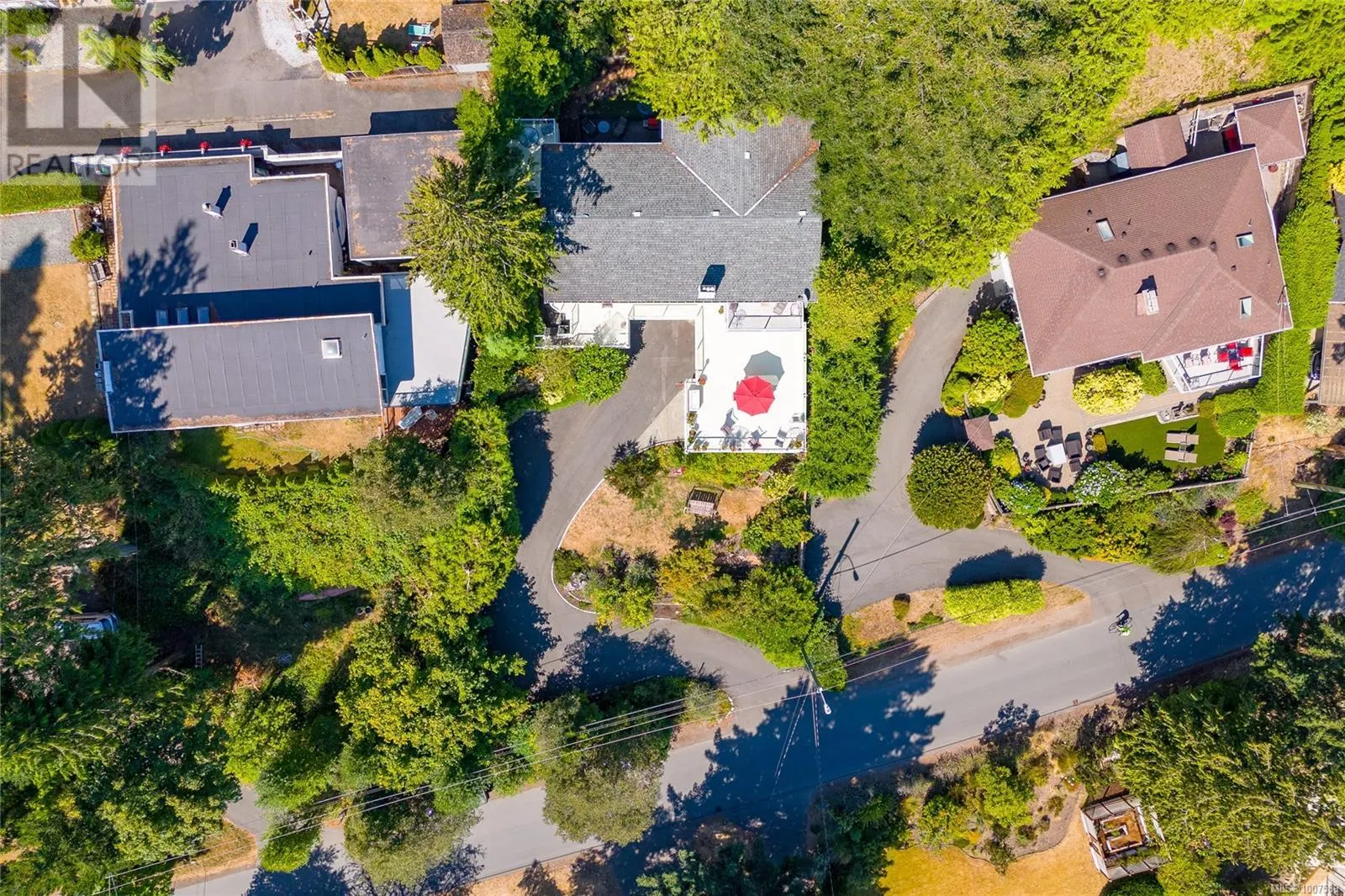 4964 Lochside Dr