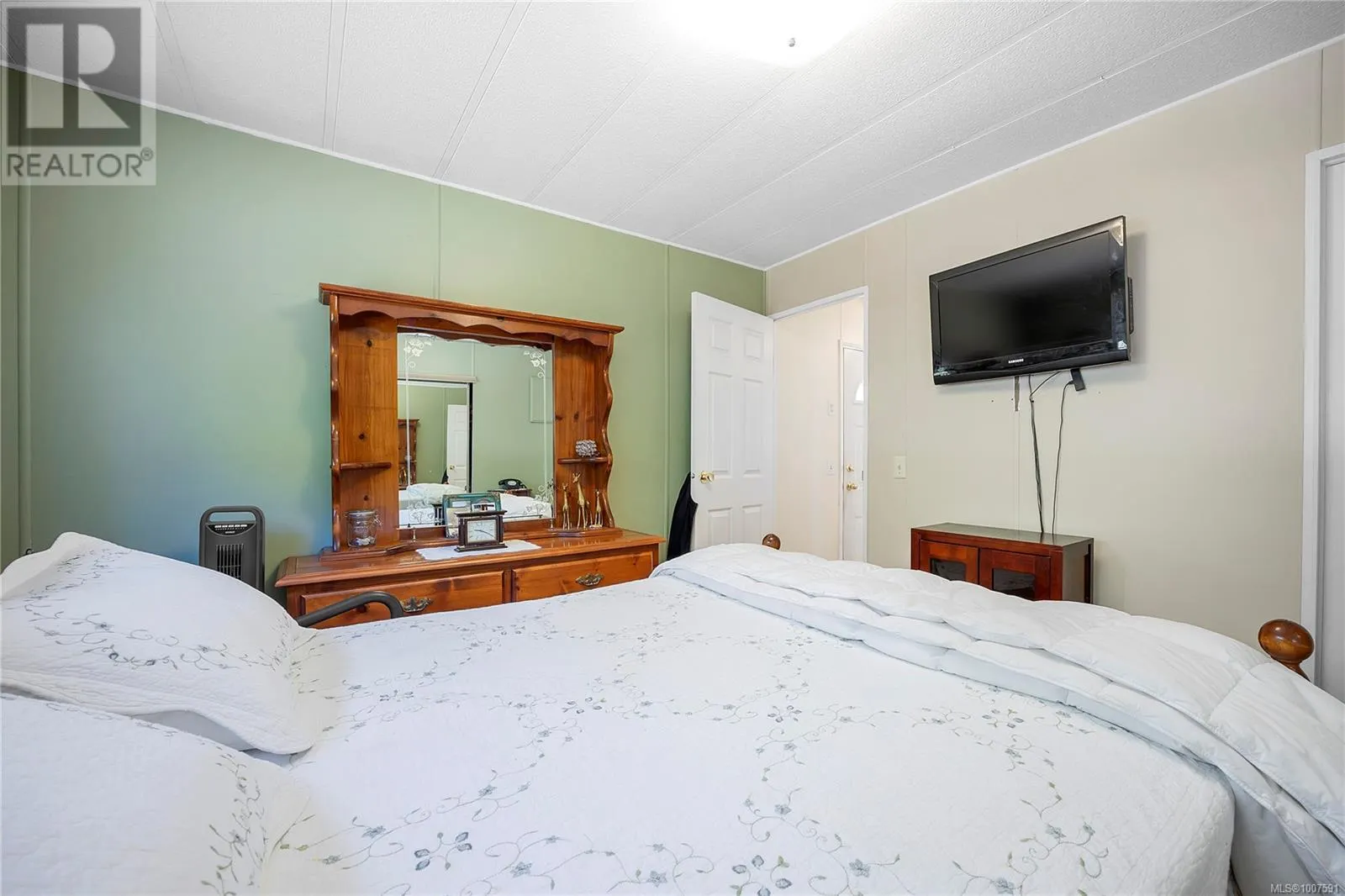 6011 Pine Ridge Cres