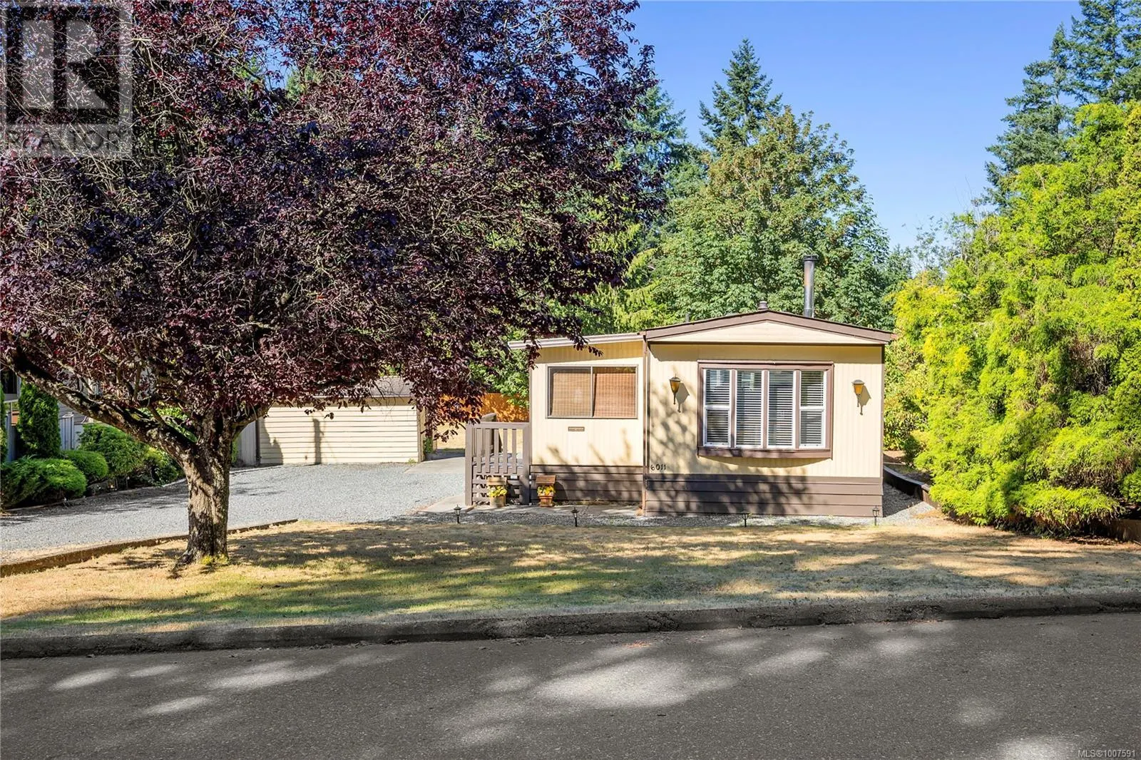 6011 Pine Ridge Cres