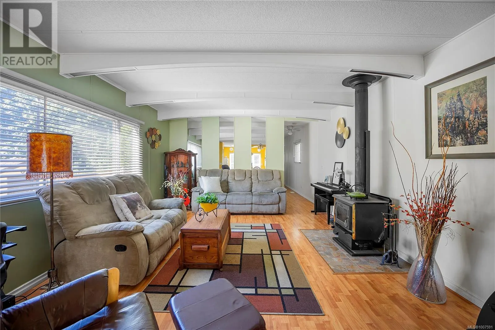 6011 Pine Ridge Cres