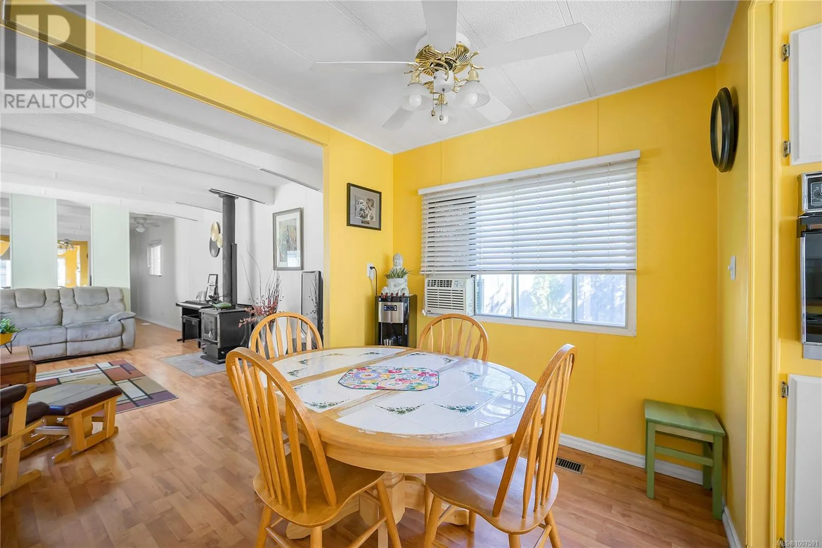 6011 Pine Ridge Cres