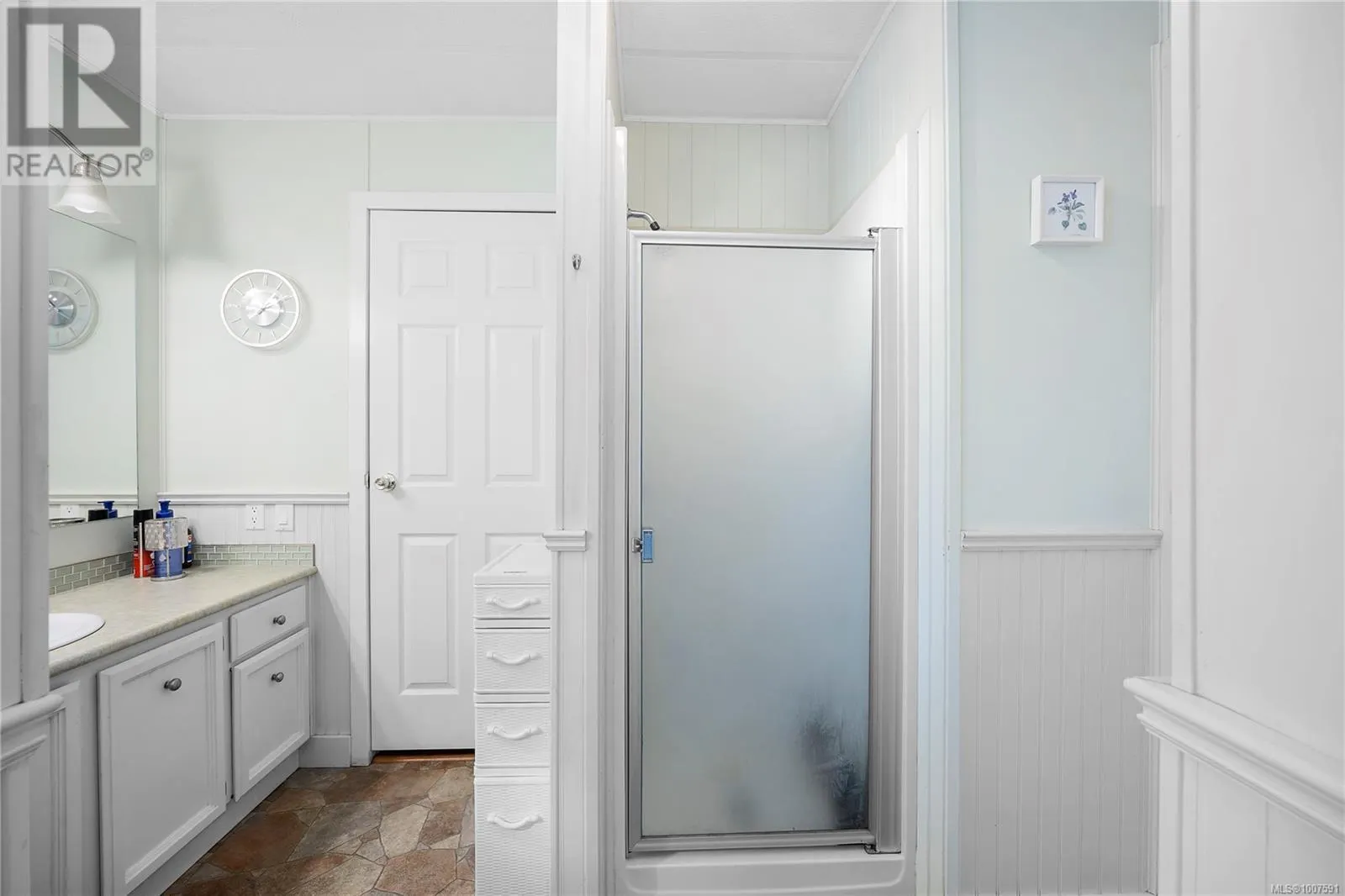 6011 Pine Ridge Cres