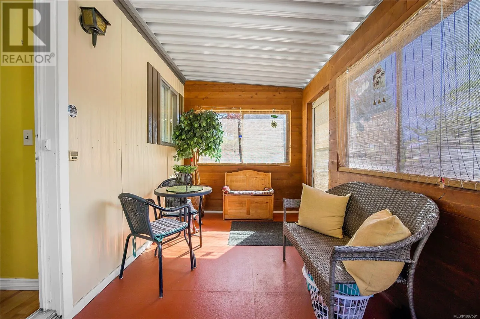6011 Pine Ridge Cres