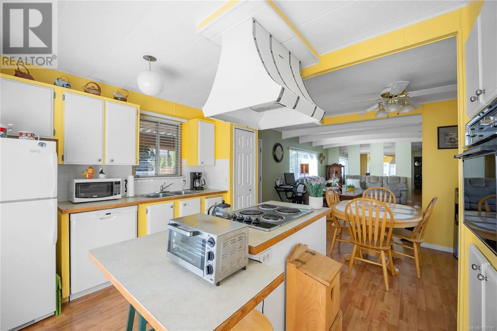 6011 Pine Ridge Cres