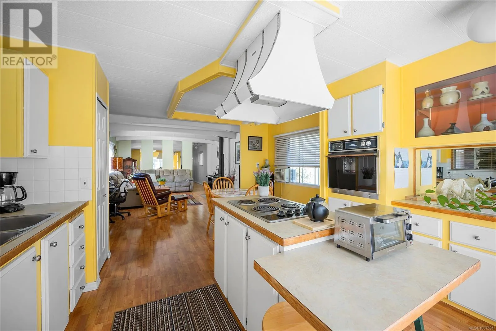 6011 Pine Ridge Cres