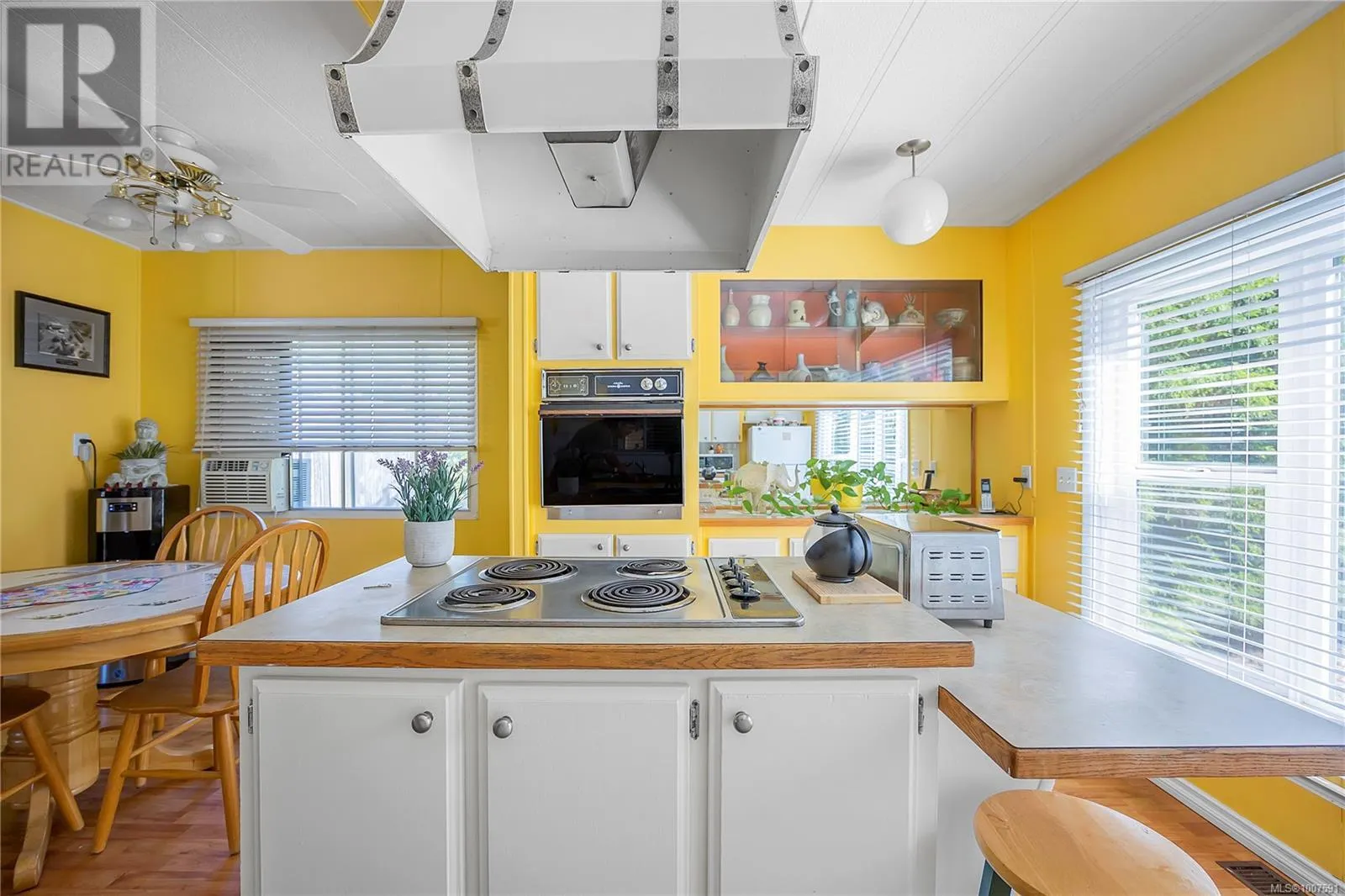 6011 Pine Ridge Cres